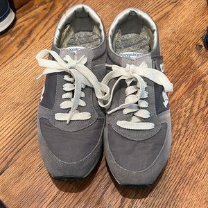 Kangaroos for men size 9